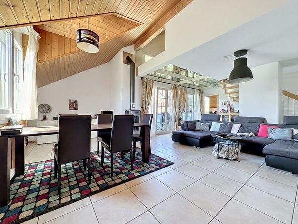 Duplex lumineux aux volumes généreux au coeur de Servion 6