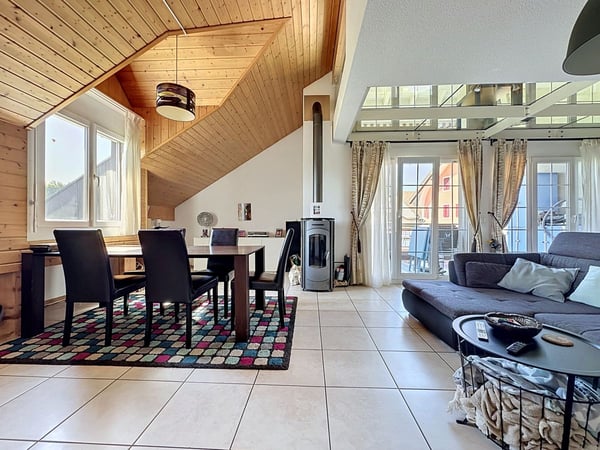 Duplex lumineux aux volumes généreux au coeur de Servion 5