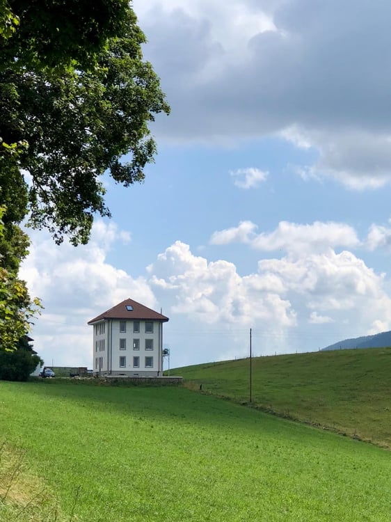 Bien rare et élégant, offrant un cadre idéal pour une famille ou une activité B&B, avec vue spectaculaire 1