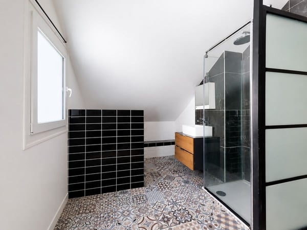 Maison indépendante de caractère avec jardin, studio et potentiel locatif 11