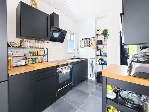Maison indépendante de caractère avec jardin, studio et potentiel locatif 9