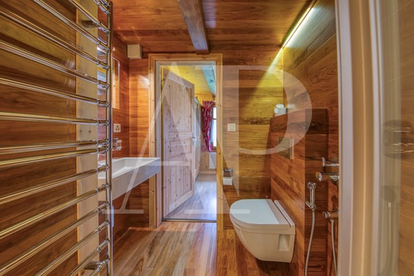 A VENDRE APPARTEMENT 5.5 PIECES  DANS UN CHALET AUTHENTIQUE 13