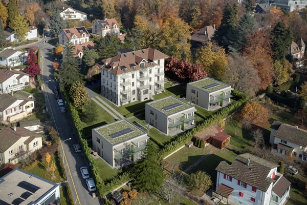 Moderne Reihenhaus-Villa in einem großen baumgesäumten Park 4