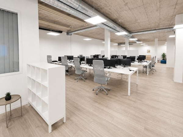Grande surface commercial idéalement située 2