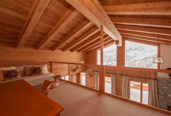 Spacious Five-Bedroom Chalet with Panoramic Views 9
