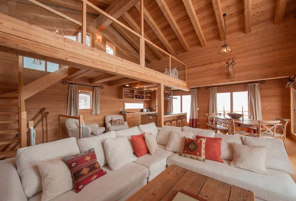 Spacious Five-Bedroom Chalet with Panoramic Views 3