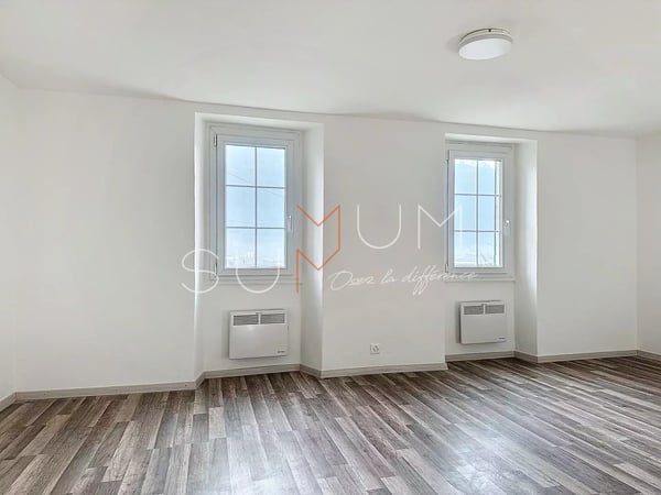 Studio loft rénové à louer 2