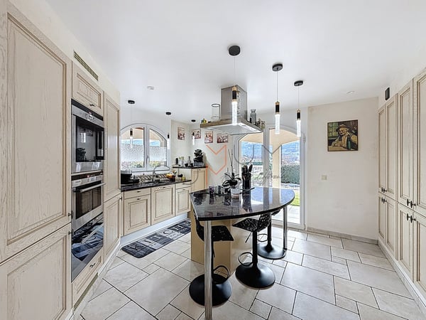 Villa individuelle 5,5 pièces avec piscine et garage double à Ardon 5