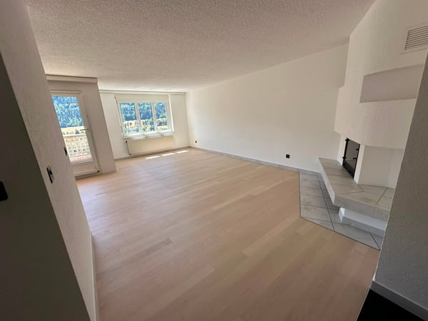 Spacieux appartement de 8.5 pièces avec terrasse à Saint-Imier 3