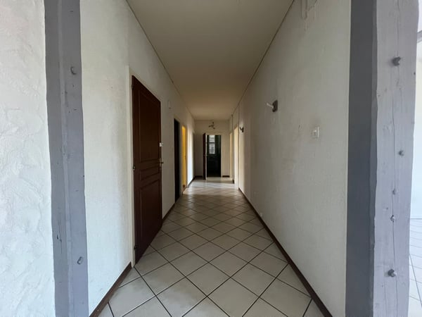Charmant appartement de 2 pièces au rez-de-chaussée surélevé à La Chaux-de-Fonds 3