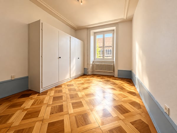 Charmant appartement de 4 pièces au rez-de-chaussée surélevé à La Chaux-de-Fonds 2