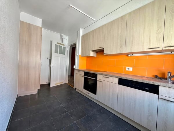 Appartement lumineux de 3 pièces avec balcon à La Chaux-de-Fonds 9