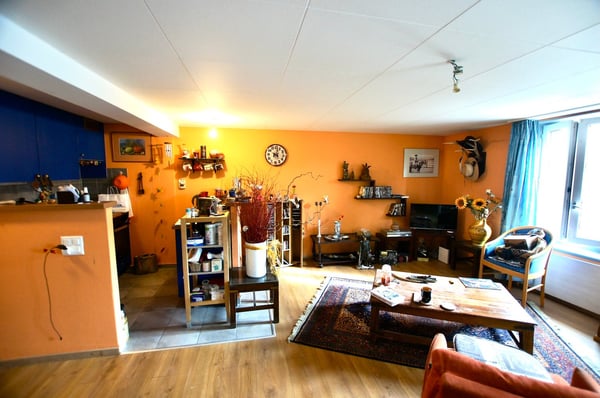 Immeuble rénové en 516 de 6 appartements + 1 Bar-Restaurant 4