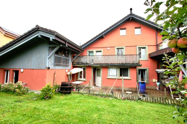 Immeuble rénové en 516 de 6 appartements + 1 Bar-Restaurant 1