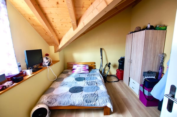 Immeuble rénové en 516 de 6 appartements + 1 Bar-Restaurant 10