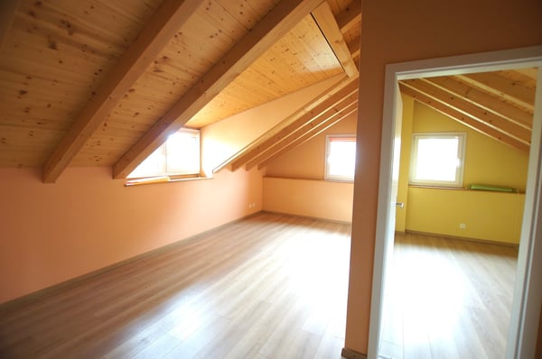 Immeuble rénové en 516 de 6 appartements + 1 Bar-Restaurant 12