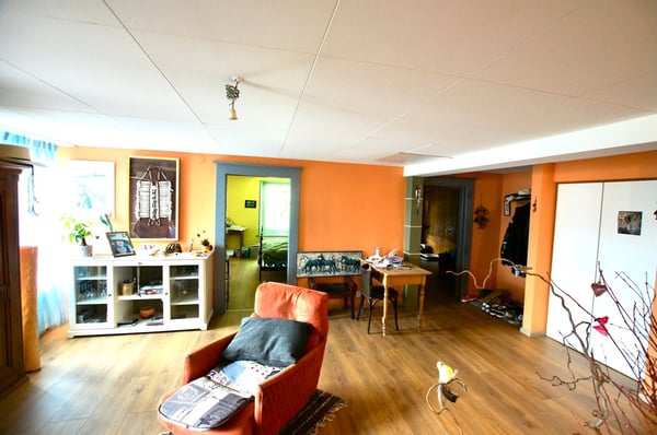 Immeuble rénové en 516 de 6 appartements + 1 Bar-Restaurant 3