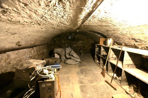 Immeuble rénové en 516 de 6 appartements + 1 Bar-Restaurant 20