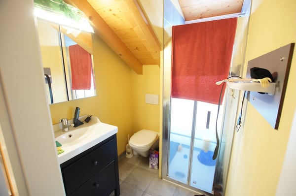 Immeuble rénové en 516 de 6 appartements + 1 Bar-Restaurant 11