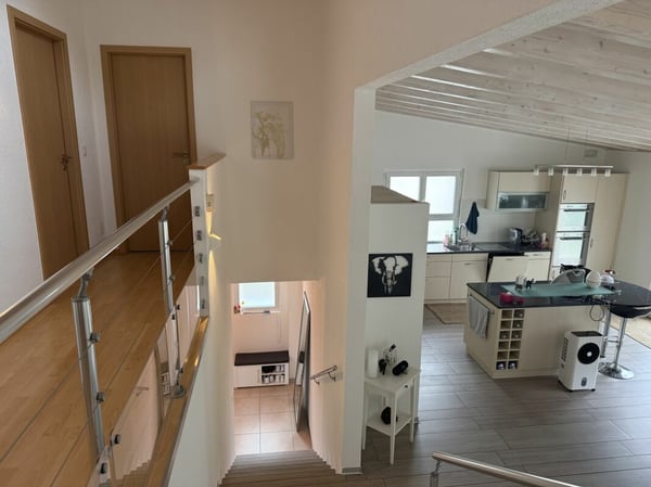 Une villa de 208 m² pleine de charme et de caractère, loin des constructions standardisées, sur un magnifique terrain arboré. 12