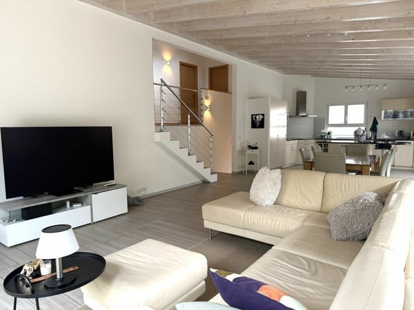 Une villa de 208 m² pleine de charme et de caractère, loin des constructions standardisées, sur un magnifique terrain arboré. 13