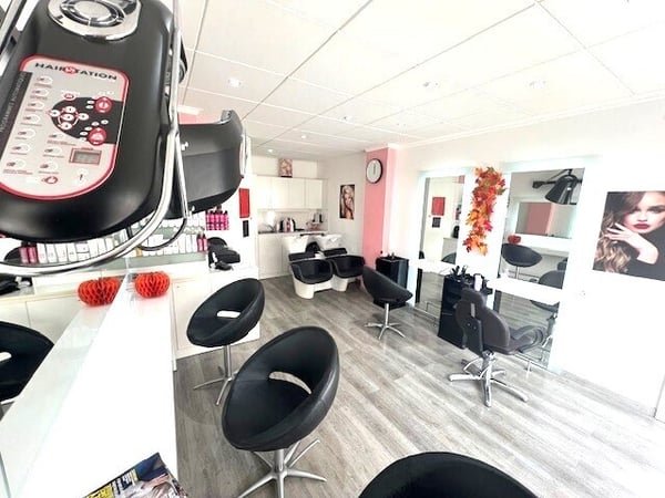 SION, salon de coiffure de 22 m2 au coeur de la ville 3
