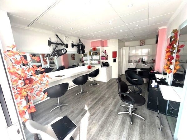 SION, salon de coiffure de 22 m2 au coeur de la ville 4