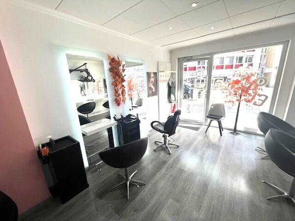 SION, salon de coiffure de 22 m2 au coeur de la ville 6