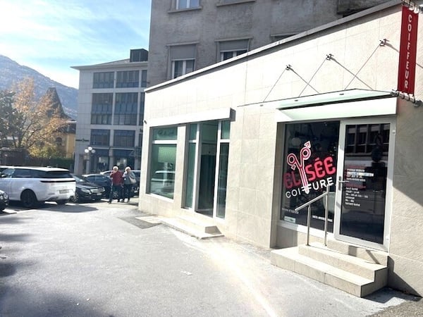 SION, salon de coiffure de 22 m2 au coeur de la ville 1