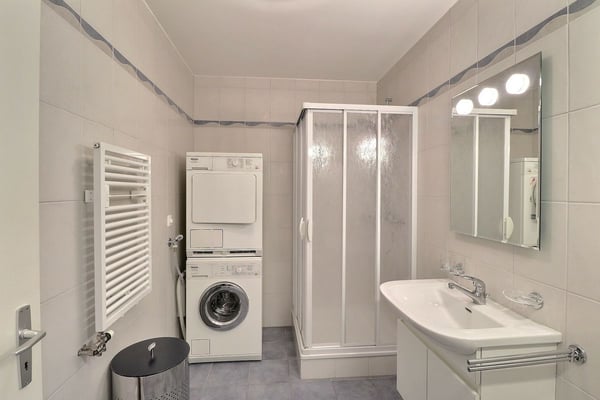GRAND APPARTEMENT DE 5,5 PIECES AVEC LES COMMODITES D'UNE VILLA ET UNE TRES BELLE VUE PANORAMIQUE 13