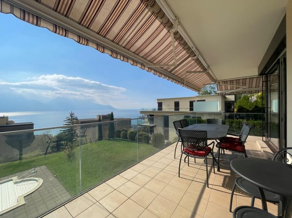 GRAND APPARTEMENT DE 5,5 PIECES AVEC LES COMMODITES D'UNE VILLA ET UNE TRES BELLE VUE PANORAMIQUE 4