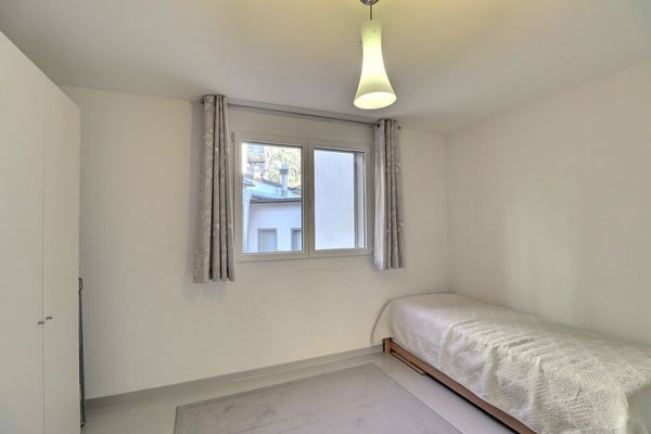 EN PARFAIT ETAT - AU CENTRE - VUE SUR LE LAC 12