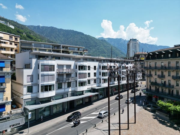 EN PARFAIT ETAT - AU CENTRE - VUE SUR LE LAC 2