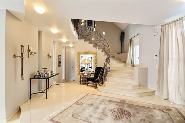 PROPRIETE EXCEPTIONNELLE DANS UN QUARTIER RESIDENTIEL VIP AVEC CALME ET VUE A 180 4