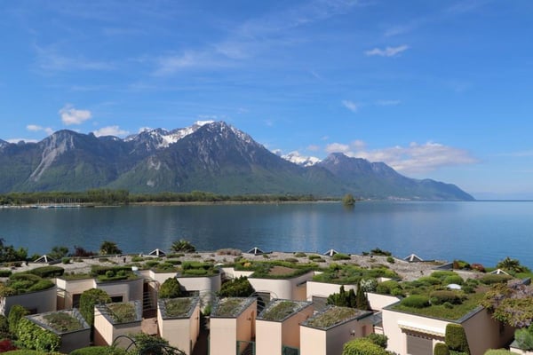 AU BORD DU LAC AVEC VUE PANORAMIQUE 1