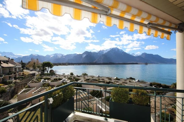 AU BORD DU LAC AVEC VUE PANORAMIQUE 2