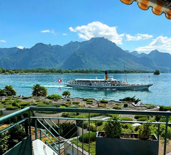 JOLI APPARTEMENT DE 4,5 PIECES AU BORD DU LAC AVEC TRES BELLE VUE PANORAMIQUE 9