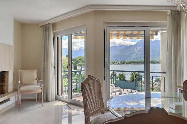 JOLI APPARTEMENT DE 4,5 PIECES AU BORD DU LAC AVEC TRES BELLE VUE PANORAMIQUE 3