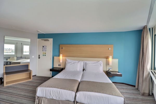 GRANDE CHAMBRE DOUBLE DANS HOTEL MONA 8