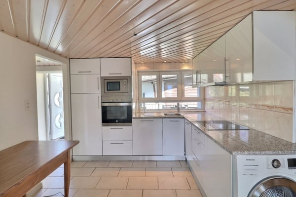 IMMEUBLE DE 4 APPARTEMENTS A RENOVER AVEC VUE PANORAMIQUE EXCEPTIONNELLE SUR LE LAC LEMAN ET LES ALPES 9