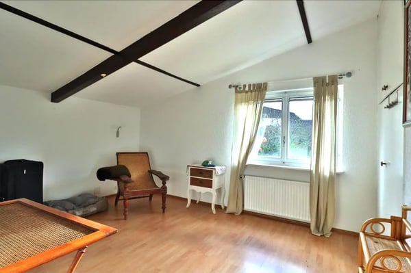 House of 250 m2 net useful space surrounded by greenery 10
