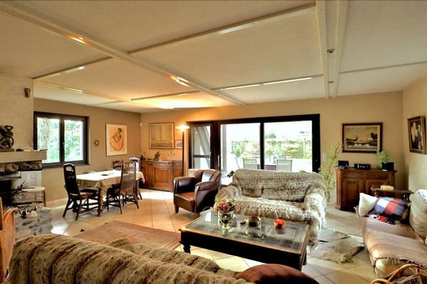 House of 250 m2 net useful space surrounded by greenery 3