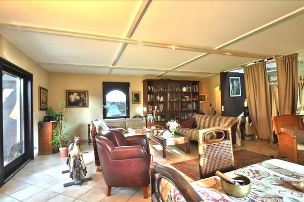 House of 250 m2 net useful space surrounded by greenery 7
