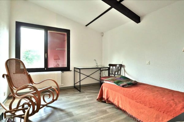 House of 250 m2 net useful space surrounded by greenery 11