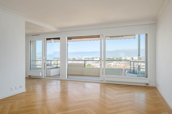 A louer: Magnifique appartement rénové avec vue panoramique 2