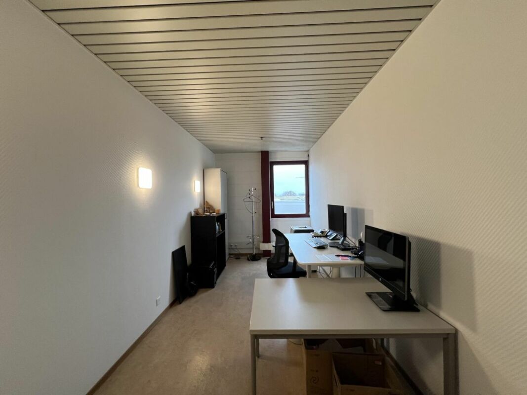 Administrative/Office 18 rooms 652 m2 in Le Mont-sur-Lausanne