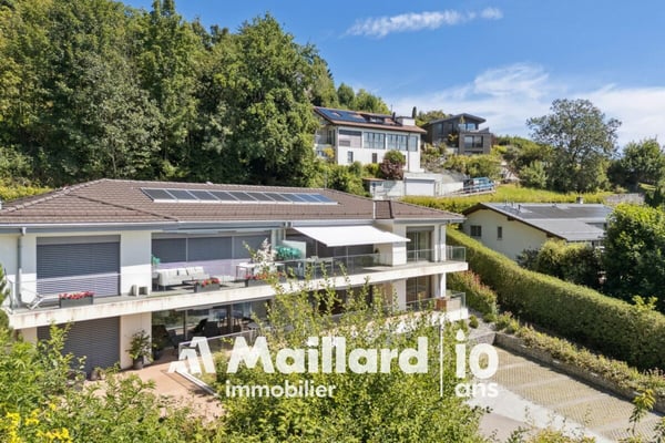 Vue lac et calme absolu pour ce bel appartement contemporain 1