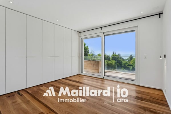 Vue lac et calme absolu pour ce bel appartement contemporain 10