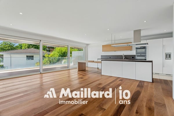 Vue lac et calme absolu pour ce bel appartement contemporain 6