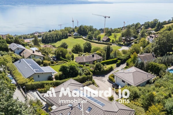 Vue lac et calme absolu pour ce bel appartement contemporain 3